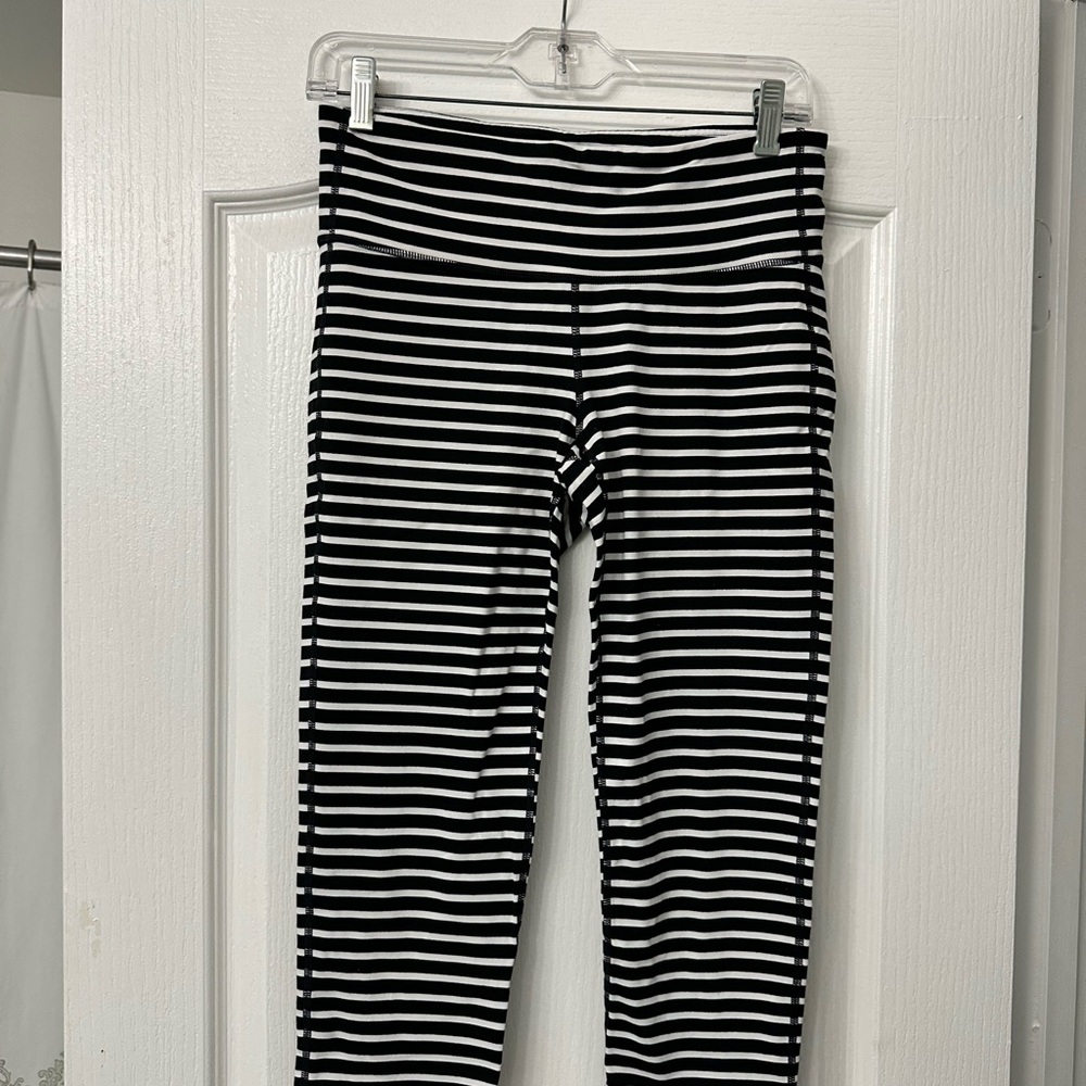 Athleta Black and White Striped women’s cropped Leggings